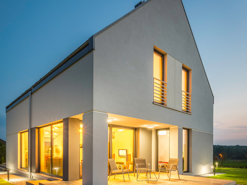 Ģimenes māja ar slīpo jumtu